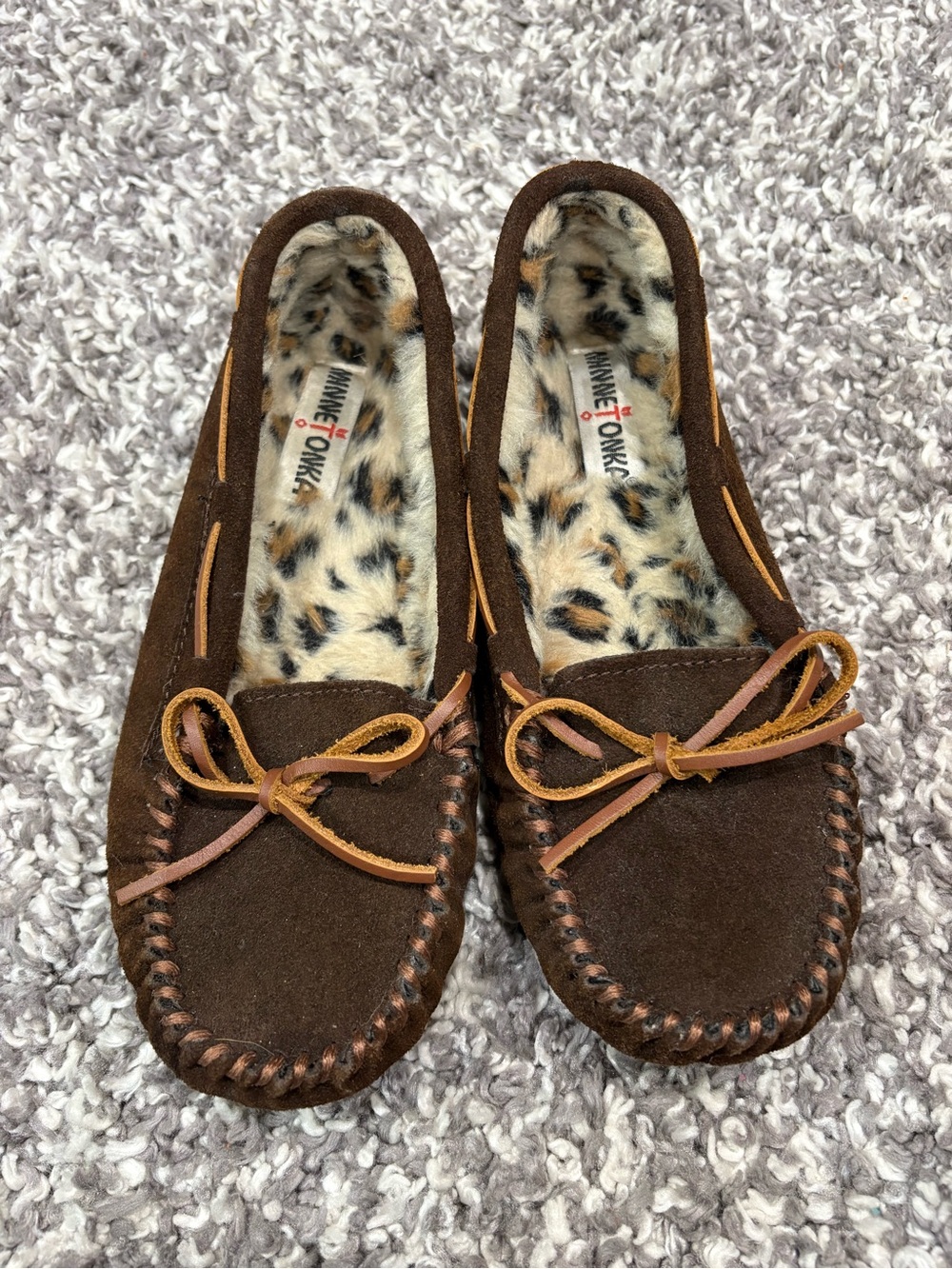 Minnetonka Brown Suede Moccasins with Leopard Faux-Fur Lining Size 8